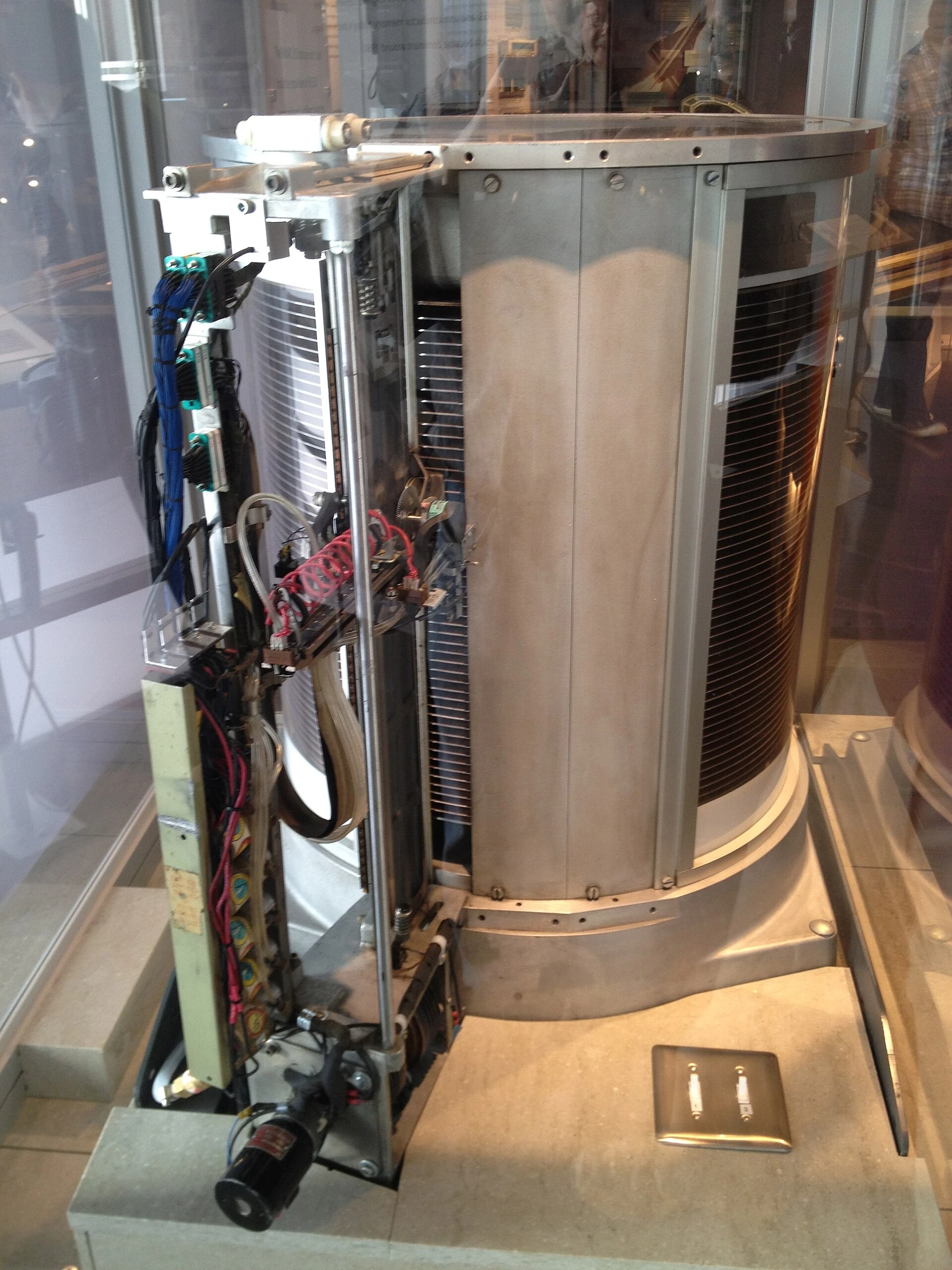 IBM 350 RAMAC 的磁盘机构