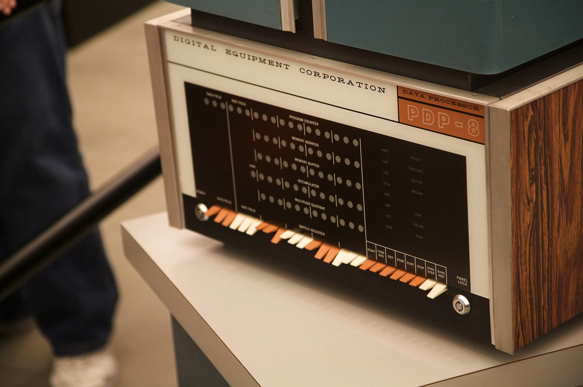 DEC PDP-8 小型机
